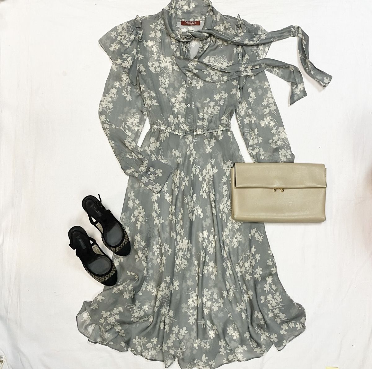 Платье / шифон / Max Mara размер 42 цена 15 385 руб Туфли Dolce Gabbana размер 39 цена 18 463 руб Клатч Marni