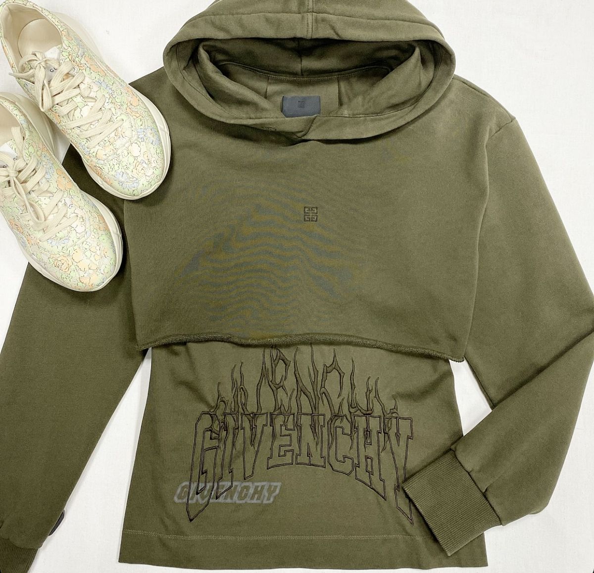 Толстовка с майкой Givenchy размер S цена 23 078 руб Кроссовки Gucci размер 39 цена 30 770 руб