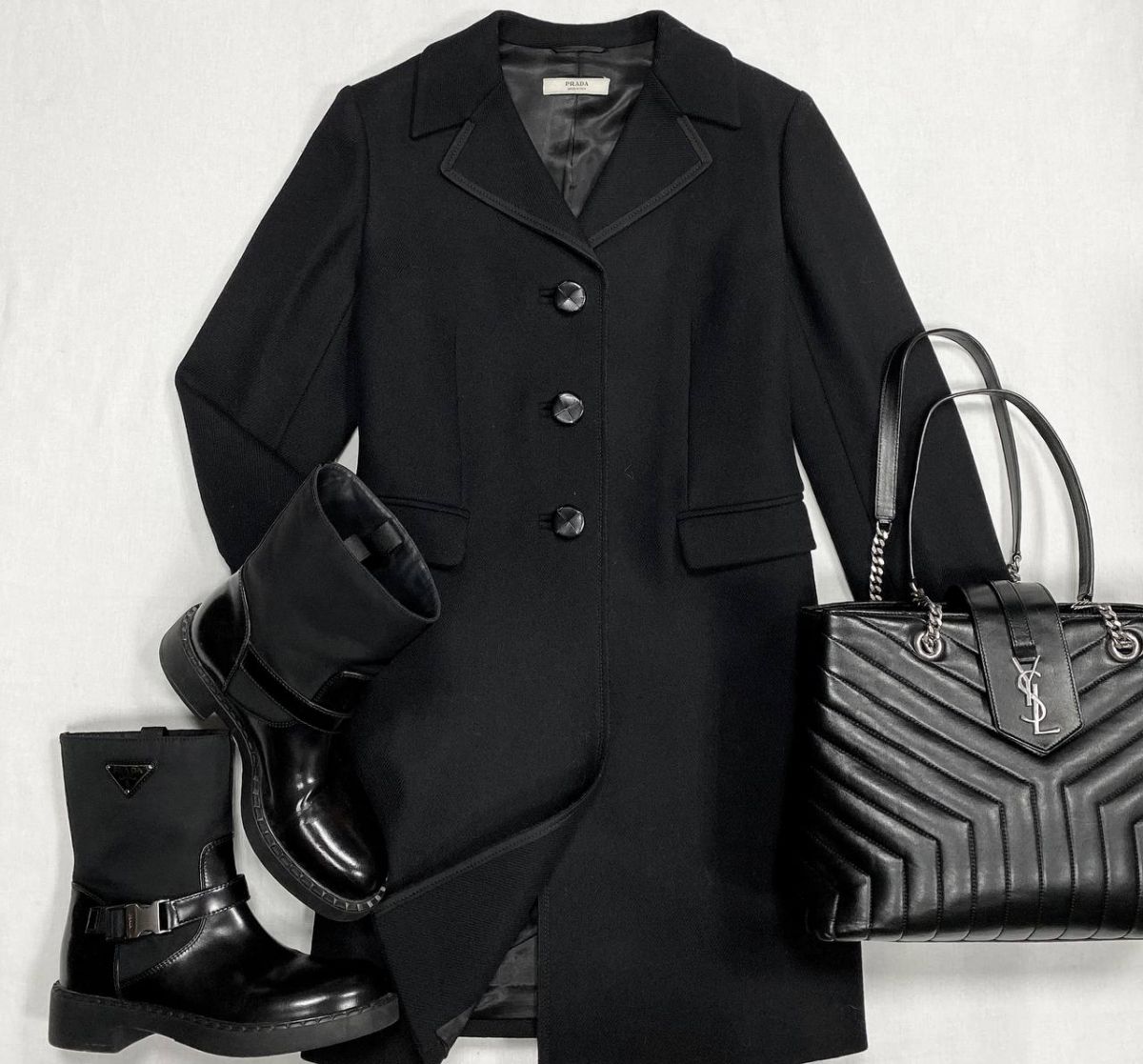 Пальто Prada размер 46 цена 23 483 руб 
Ботинки Prada размер 40.5 цена 93 930 руб 
Сумка Saint Laurent