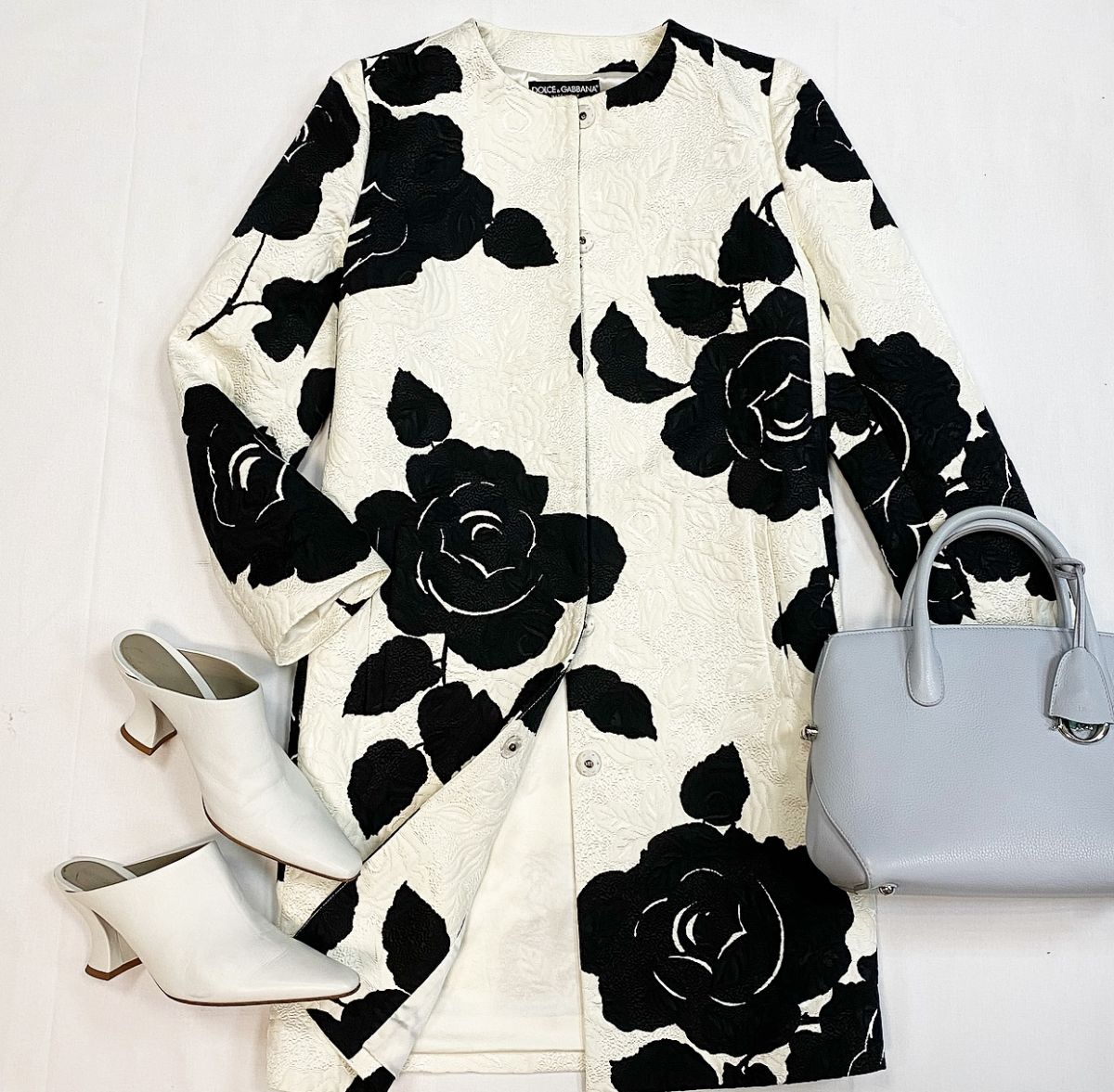 Пальто Dolce Gabbana размер 40 цена 15 385 рубСабо Bottega Veneta размер 39 цена 30 770 рубСумка Christian Dior
