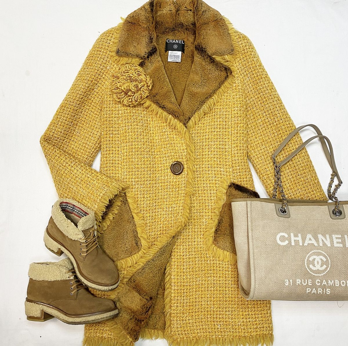 Пальто / твид / мех кролика / Chanel размер 36 цена 230 770 руб Ботинки Chanel размер 38.5 цена 38 463 руб Сумка Chanel