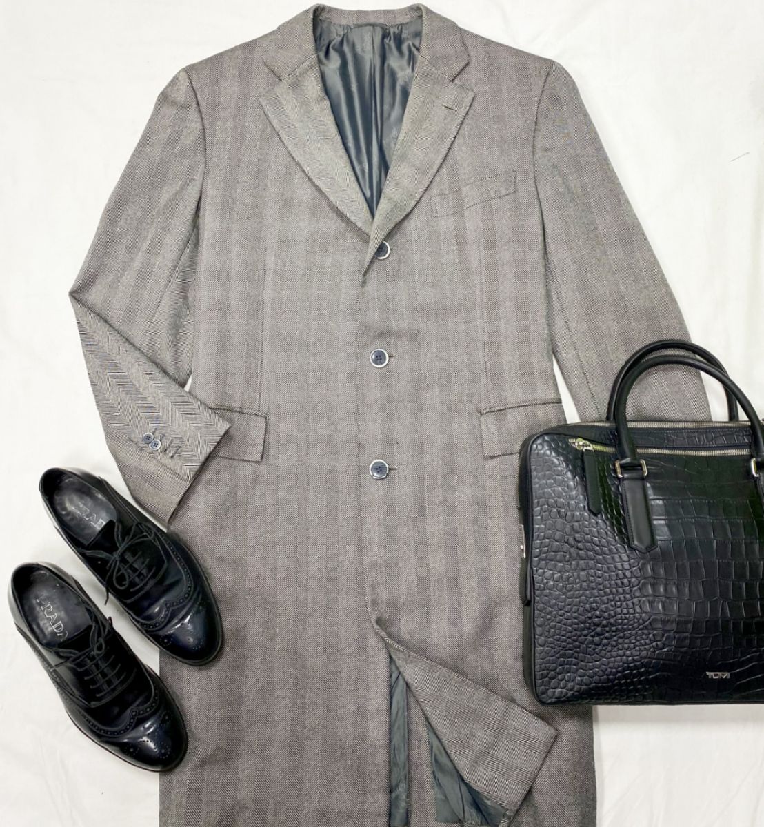 #mechtamen Пальто Brioni размер 54 цена 54 793 руб 
Ботинки Prada размер 41 цена 15 655 руб 
Сумка Tumi 