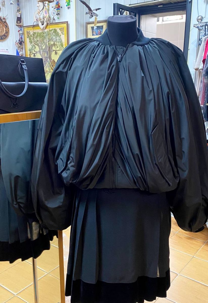 Куртка Balenciaga размер 34 цена 93 930 руб/ с биркой/