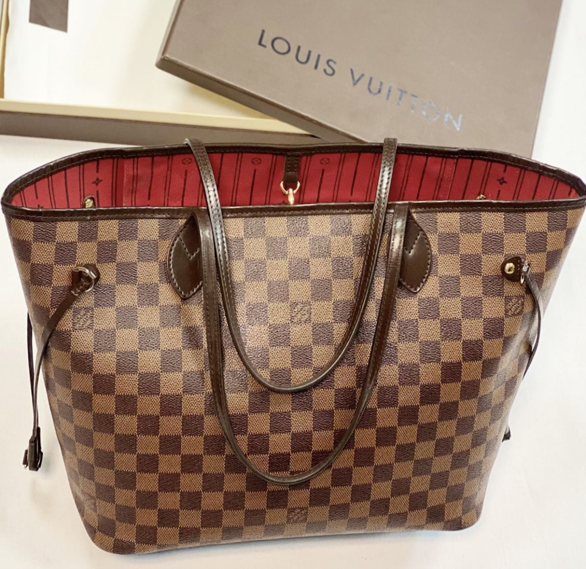 
Сумка Louis Vuitton размер 32/28 цена 107 693 руб 