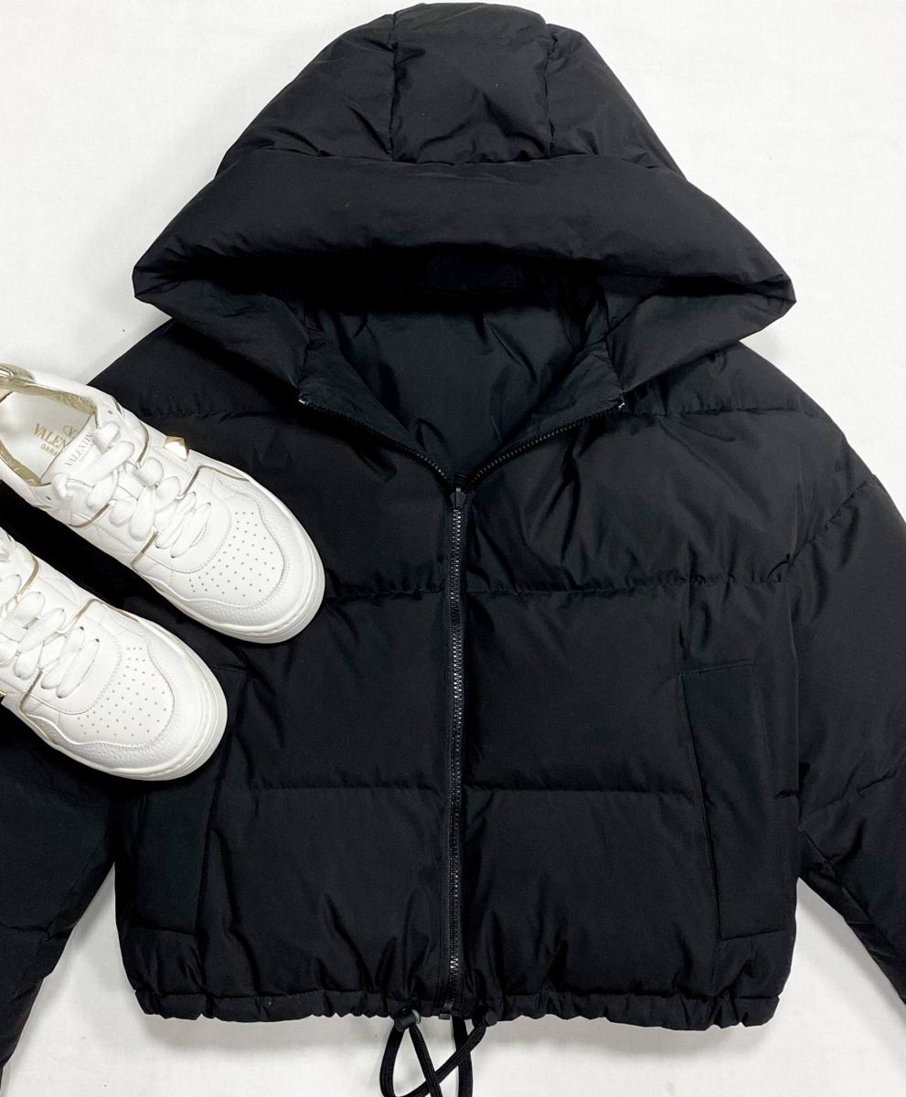 Пуховик/ двухсторонний/ Yves Salomon размер 36 цена 39 138 руб
Кроссовки Valentino размер 40 цена 46 965 руб