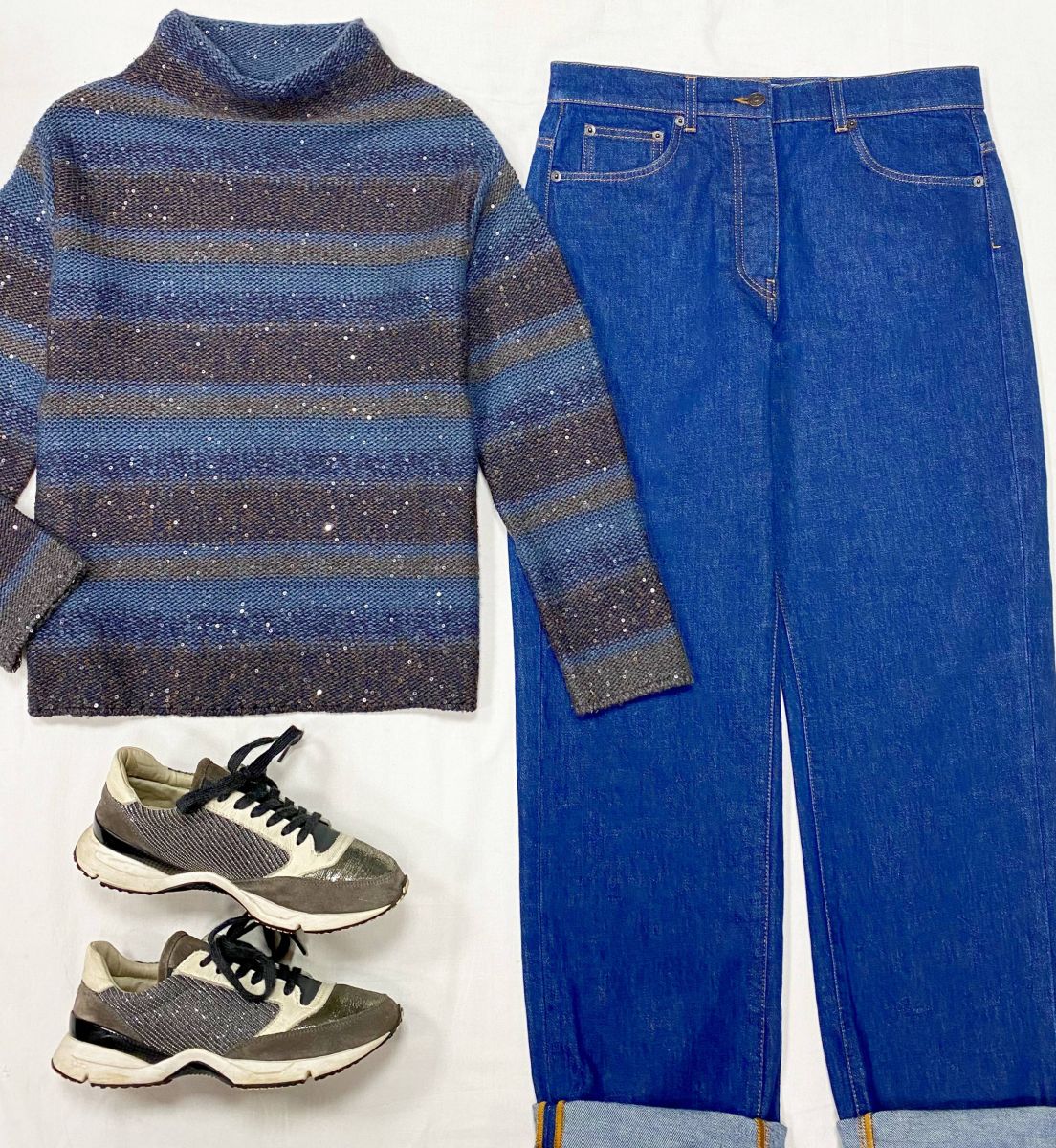 Джинсы The Row размер 6 цена 54 793 руб 
Свитер / пайетки /  размер M цена 23 483 руб 
Кроссовки размер 38 цена 12 524 руб