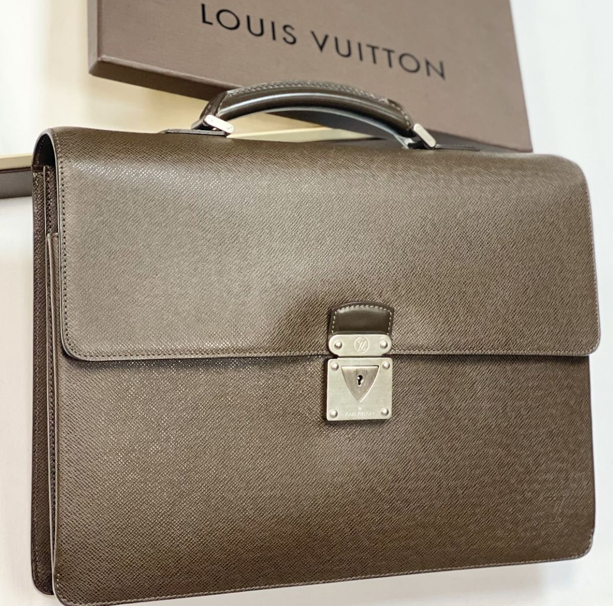 Портфель Louis Vuitton размер 40/30 цена 76 925