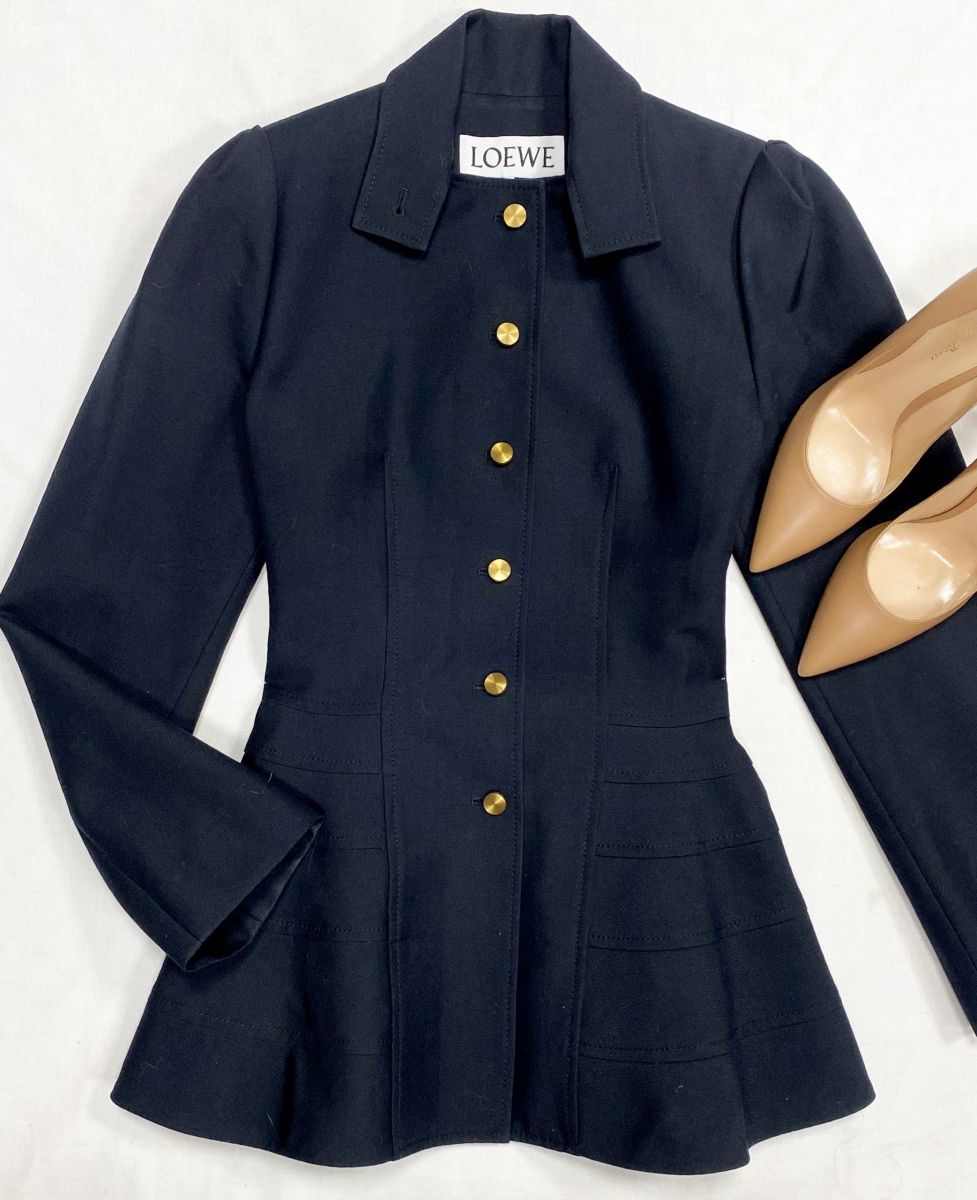 Жакет Loewe размер 40 цена 78 275 рубТуфли Gianvito Rossi размер 40 цена 31 310 руб