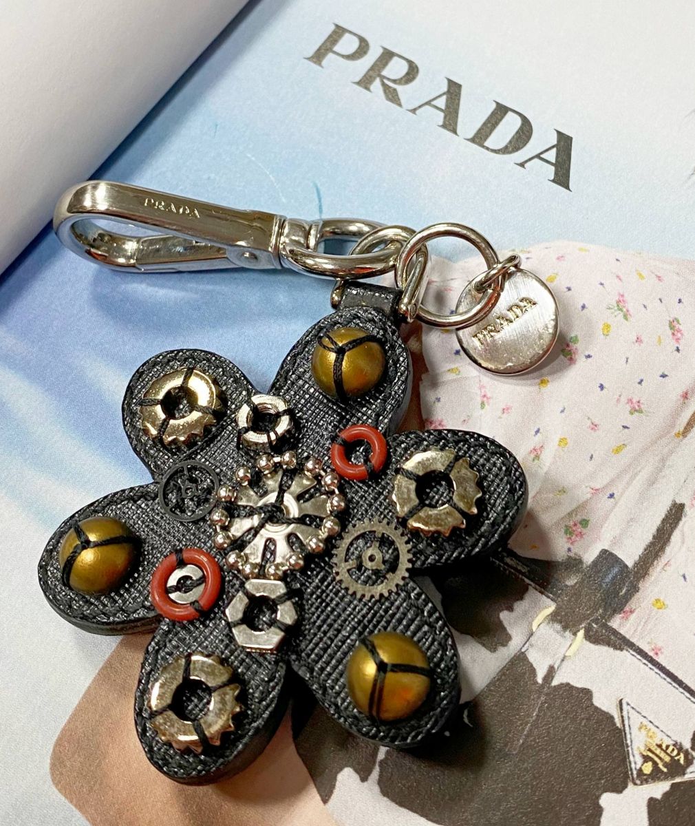 Брелок Prada цена 9 393  руб