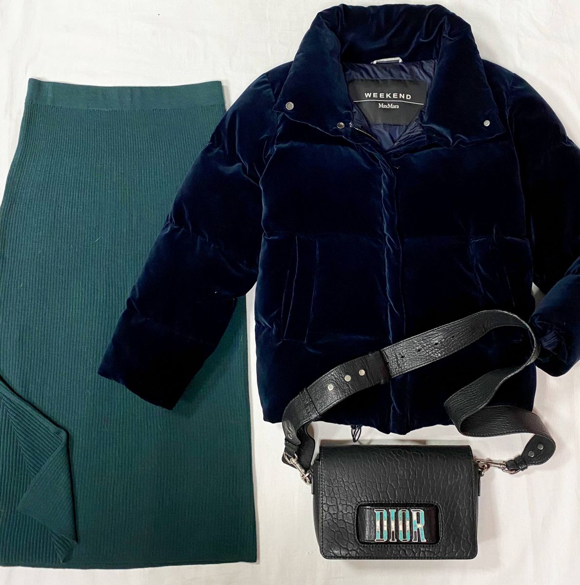 Пуховик / бархат / Max Mara размер 44 цена 23 483 руб 
Юбка Celine размер M цена 7 828 руб 
Сумка Christian Dior