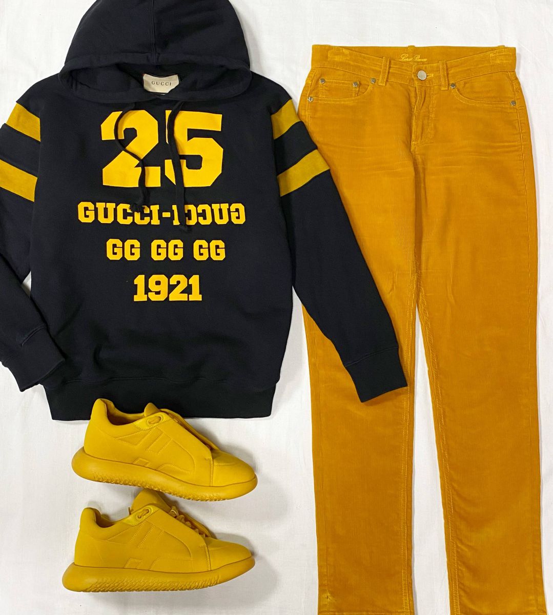 Толстовка Gucci размер XXS цена 15 655 руб
Брюки Loro Piana размер 40 цена 15 655 руб 
Кроссовки Hermès размер 40 цена 46 965 руб