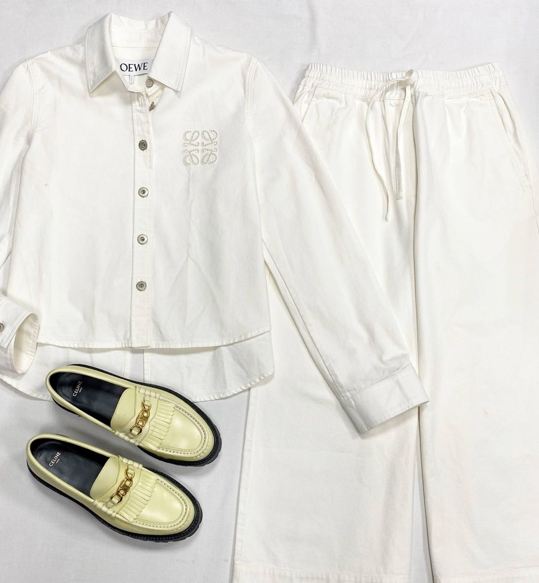 Костюм Loewe размер 36 цена 62 620 руб
Лоферы Celine размер 41 цена 39 138 руб