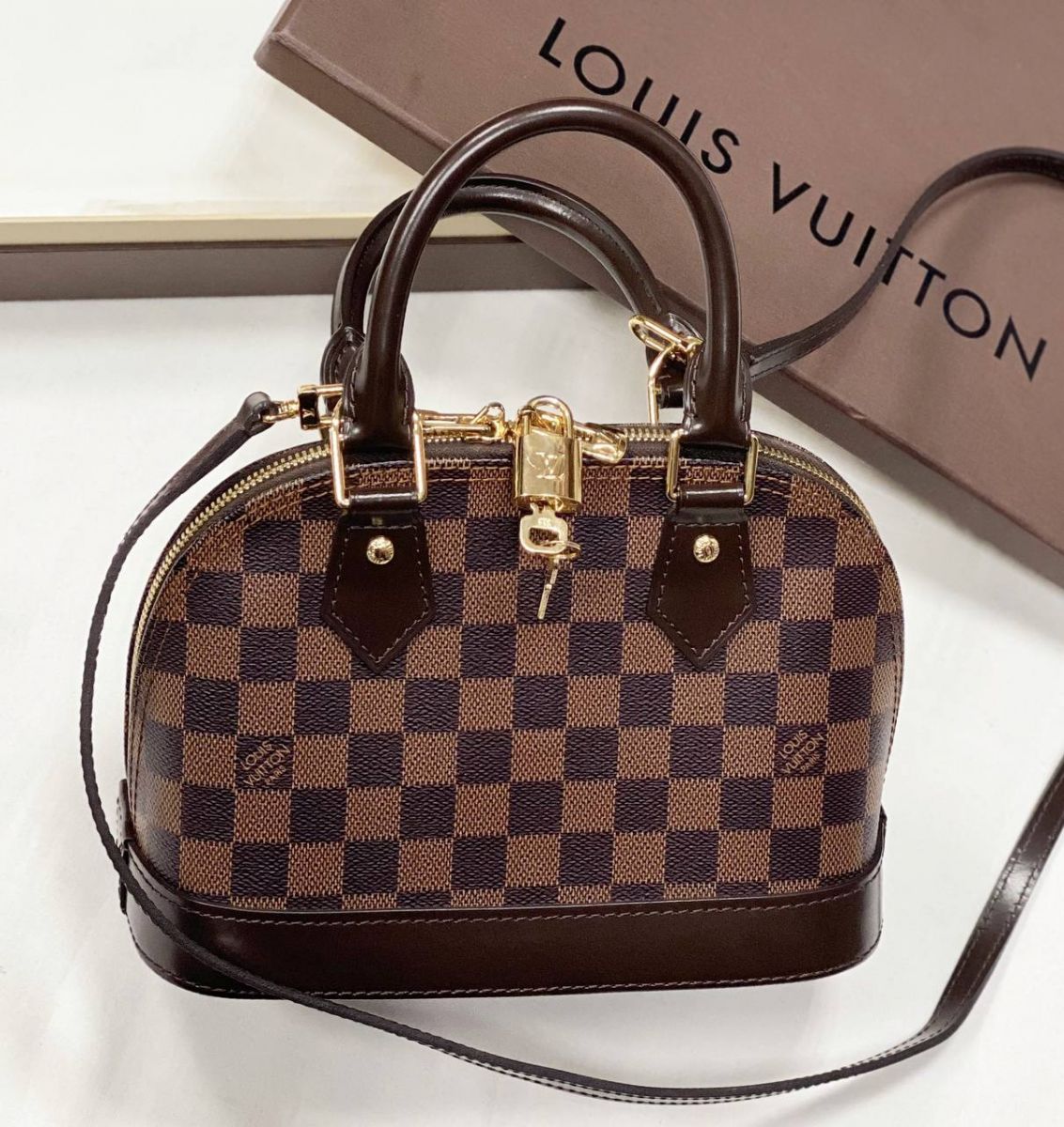 Сумочка Louis Vuitton размер 25/15 цена 93 930 руб