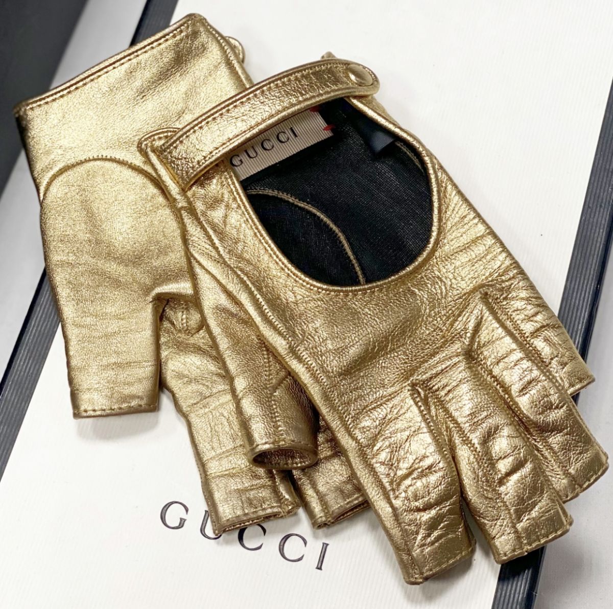 
Митенки / кожа / Gucci размер 6.5 цена 7 828 руб 