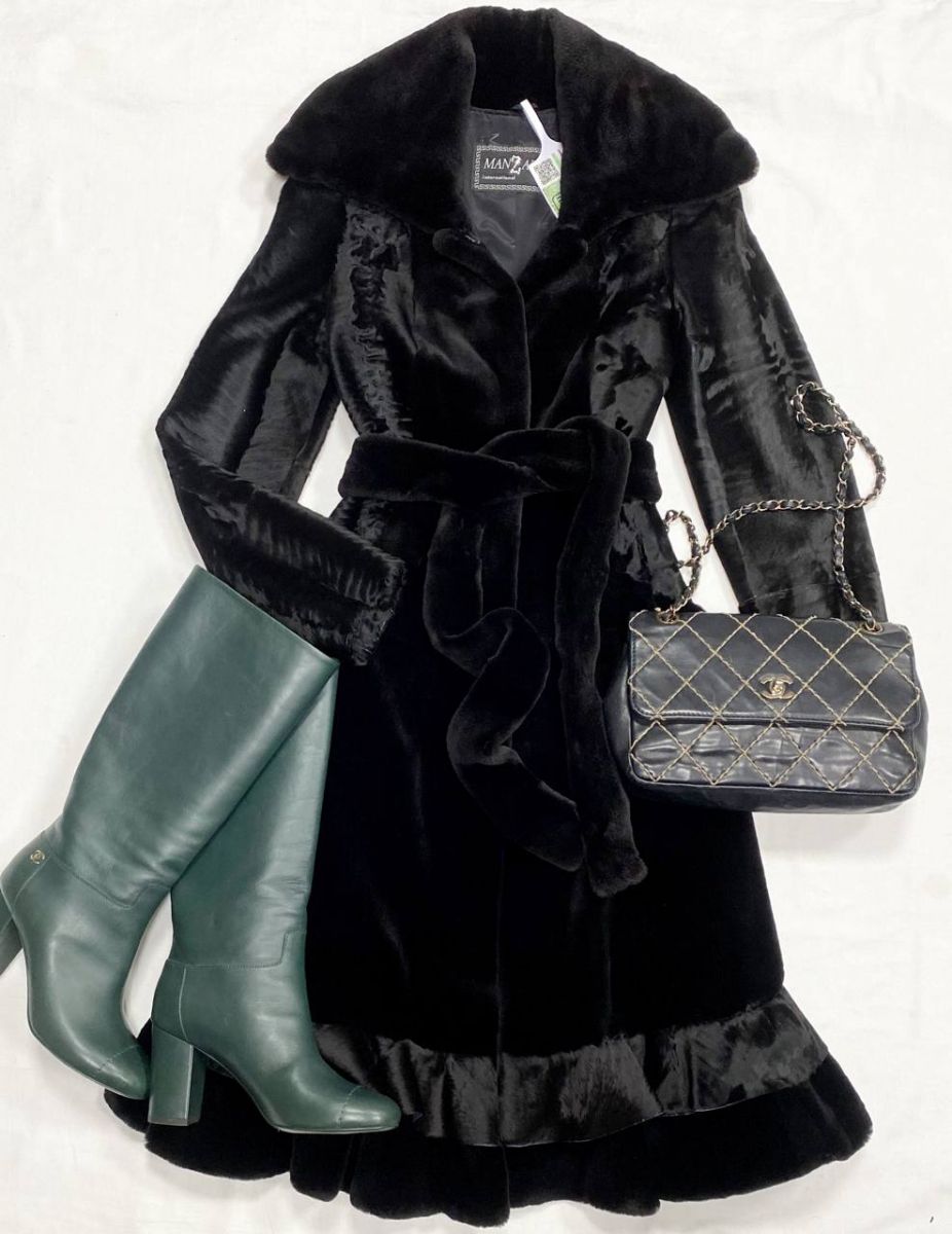 Шуба/ мех норки/ Manzari размер 38 цена 62 620 руб
Сапоги Chanel размер 38.5 цена 46 965 руб
Сумка Chanel