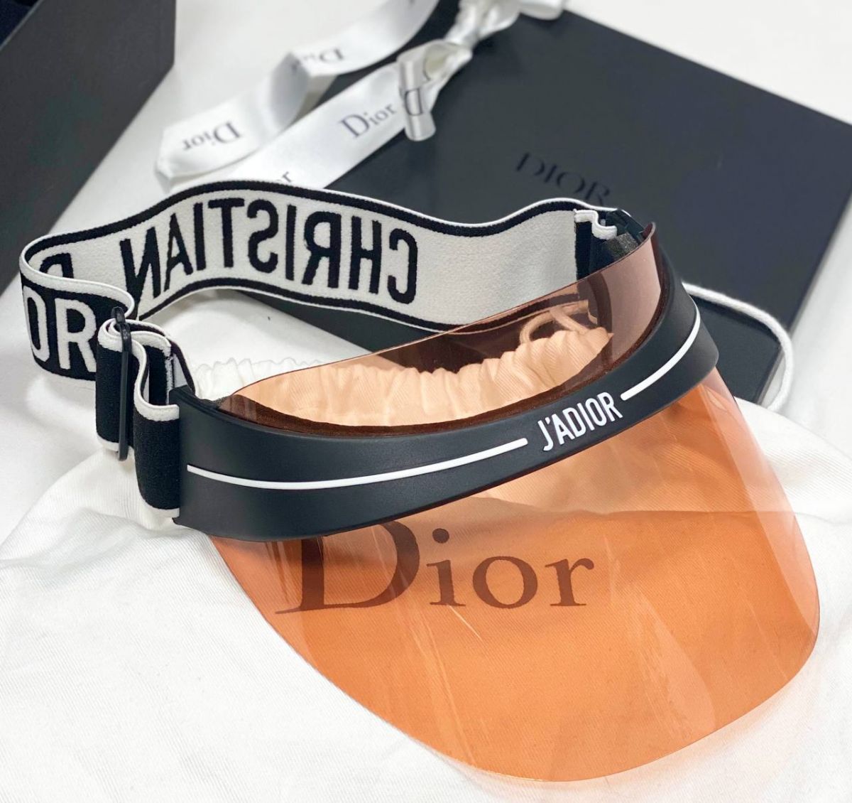 Козырек Christian Dior цена 23 483 руб 