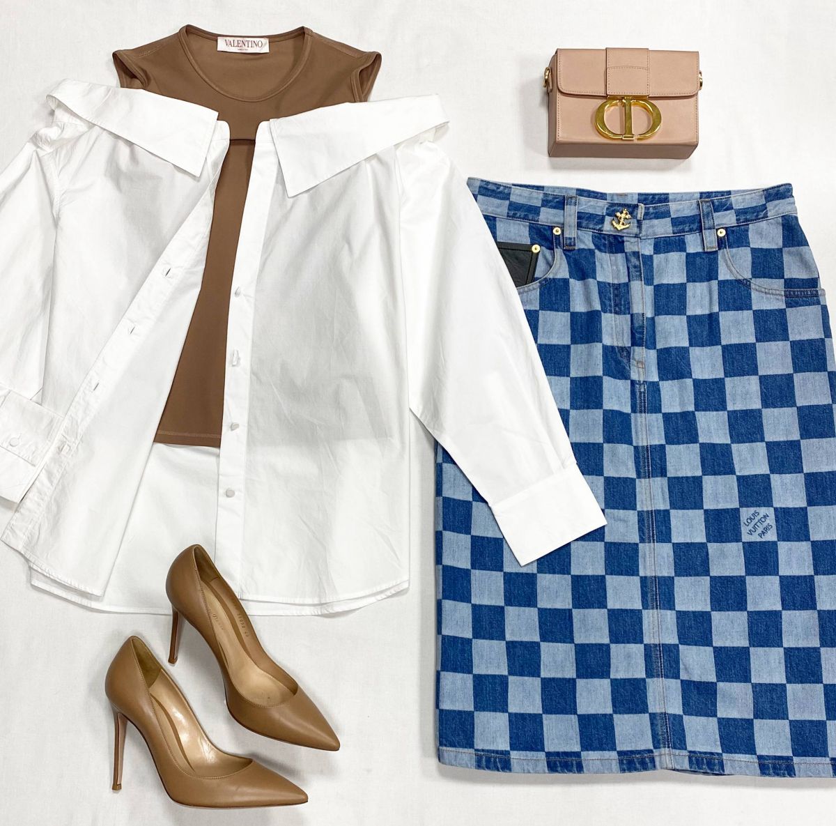 Юбка Louis Vuitton размер 42 цена 31 310 руб
Блузка Valentino размер 38 цена 31 310 руб
Туфли Gianvito Rossi размер 40 цена 31 310 руб
Сумочка Christian Dior 