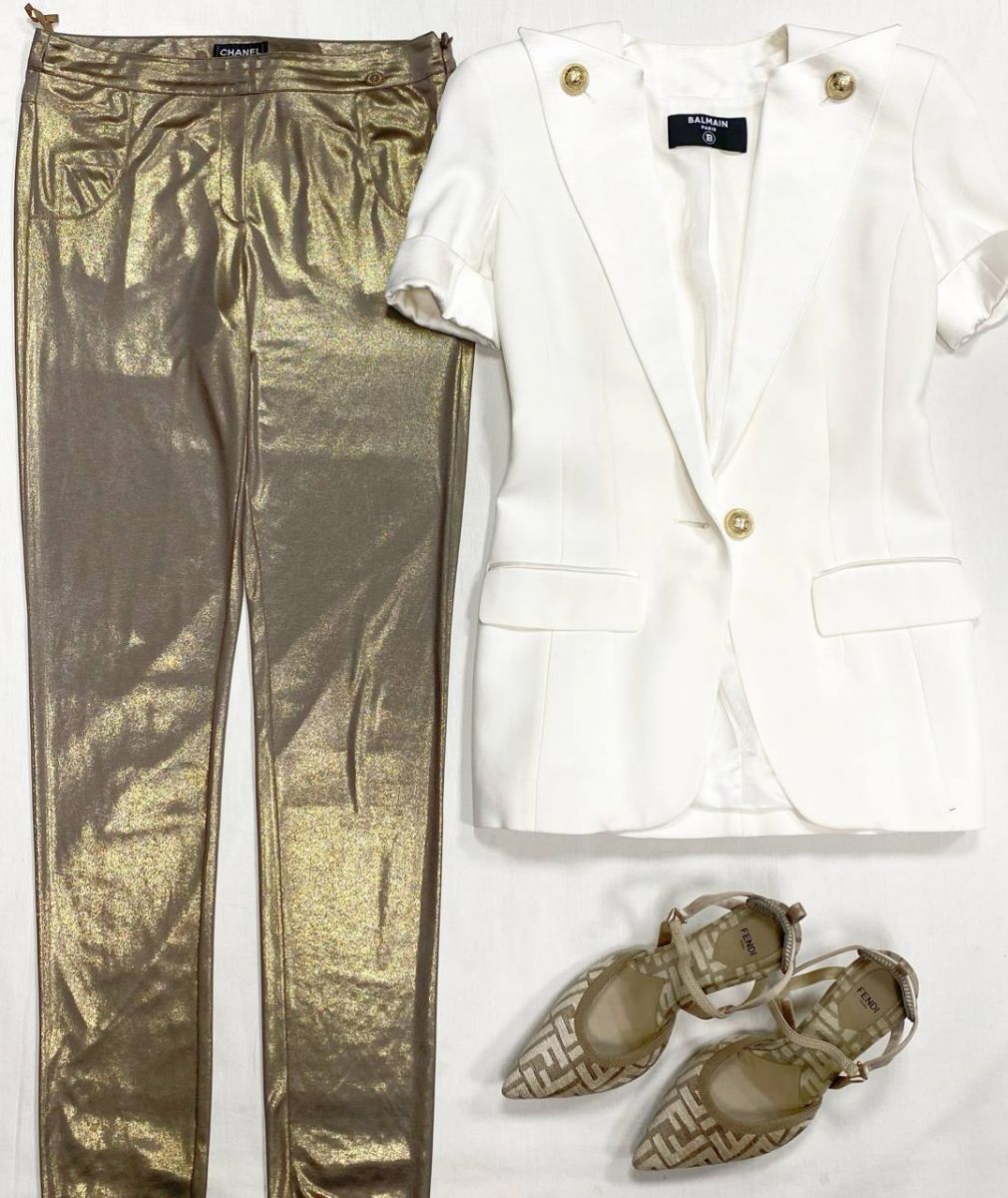 Брюки Chanel размер 40 цена 39 138 руб
Жакет Balmain размер 36 цена 39 138 руб 
Туфли Fendi размер 40 цена 31 310 руб