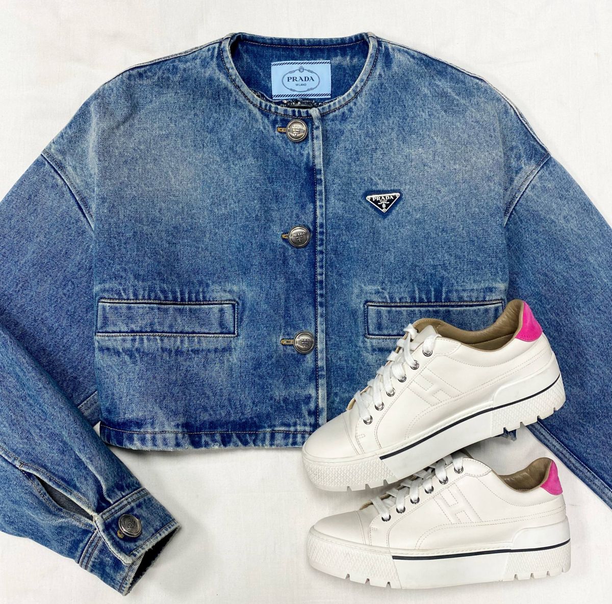 Куртка Prada размер 38 цена 93 930 руб Кроссовки Hermès размер 39.5 цена 78 275 руб