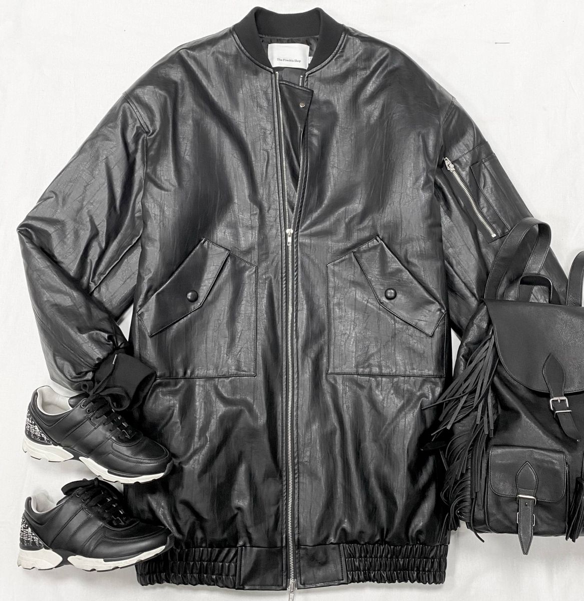 Куртка The Frankie Shop размер XS/S цена 46 965 руб 
Кроссовки Chanel размер 37 цена 31 310 руб 
Рюкзак Saint Laurent
