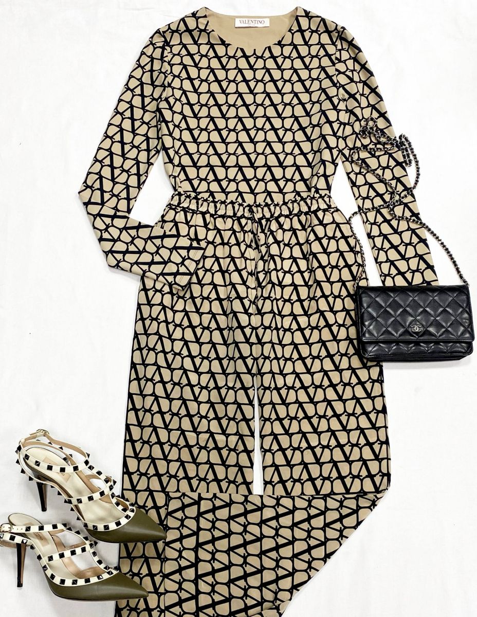 Костюм Боди + Брюки Valentino размер M цена 46 965 рубБосоножки Valentino размер 39 цена 14 090 рубСумка Chanel
