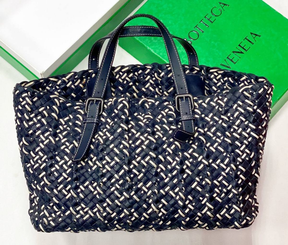 Сумка Bottega Veneta размер 35/25 цена 93 930  руб