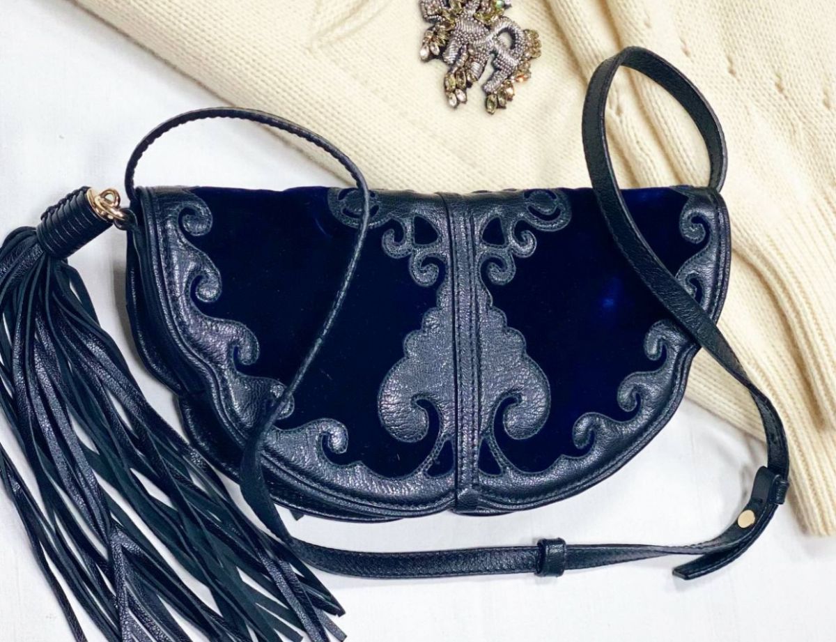 Сумочка Yves Saint Laurent размер 23/13 цена 15 641 руб 