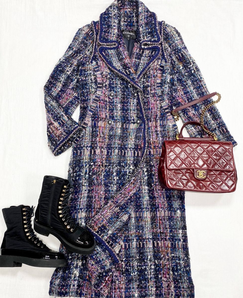 Пальто/ твид/ Chanel размер 42 цена 344 410 руб
Ботинки Chanel размер 39.5 цена 156 550 руб
Сумка Chanel