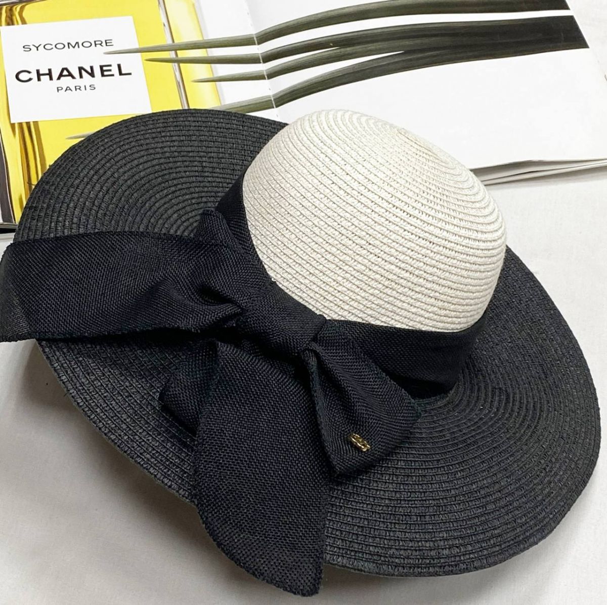 Шляпа Chanel цена 31 310 руб
