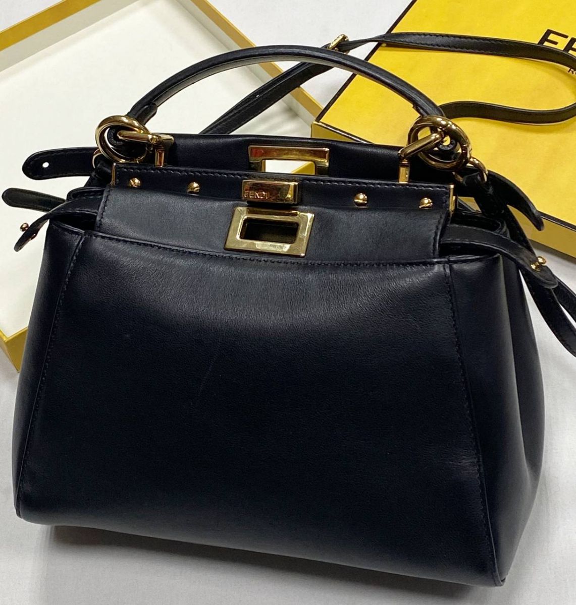 Сумка Fendi размер 22/16 цена 70 448 руб

