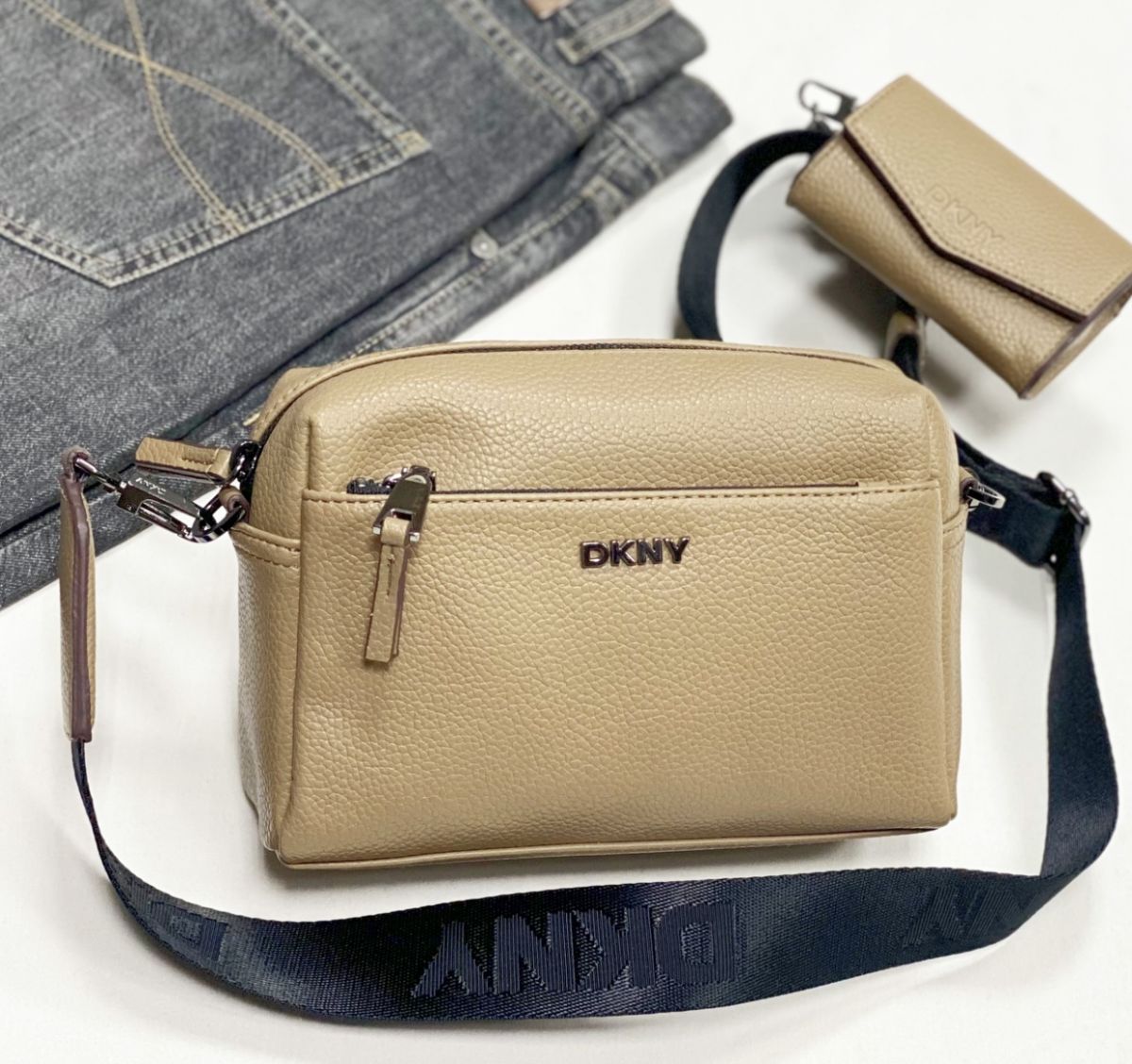 
Сумочка DKNY размер 20/15 цена 10 959 руб 