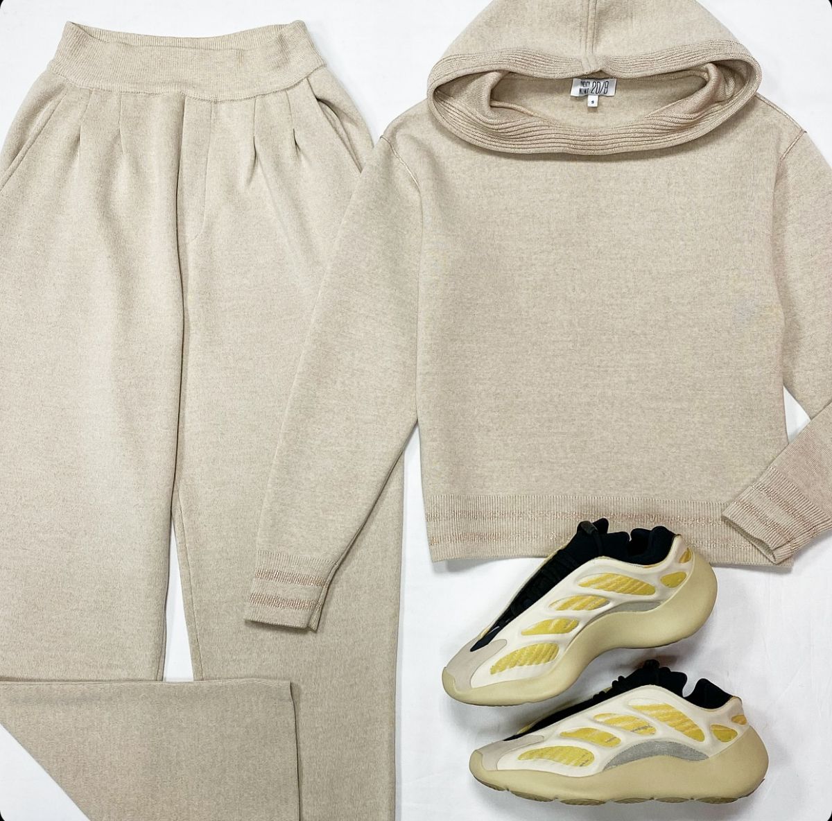Костюм / толстовка + брюки / Seventy Nine размер S цена 18 463 руб Кеды Adidas Yeezy размер 40.5 цена 23 078 руб