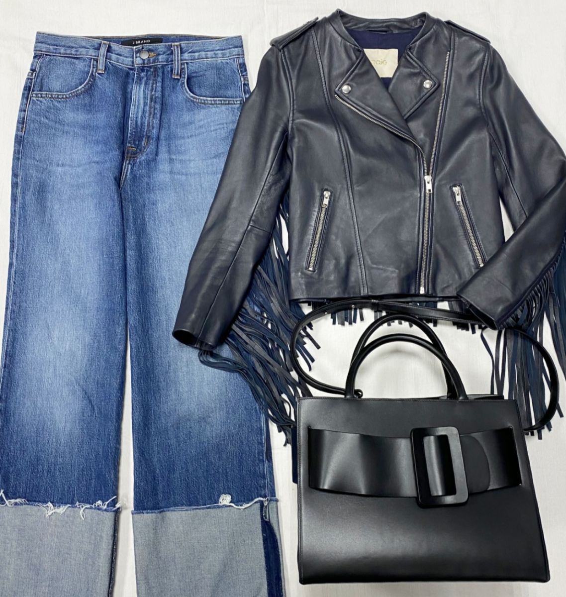 Косуха Maje размер 36 цена 18 786 руб 
Джинсы JBrand размер 27 цена 783 руб 
Сумка Boyy