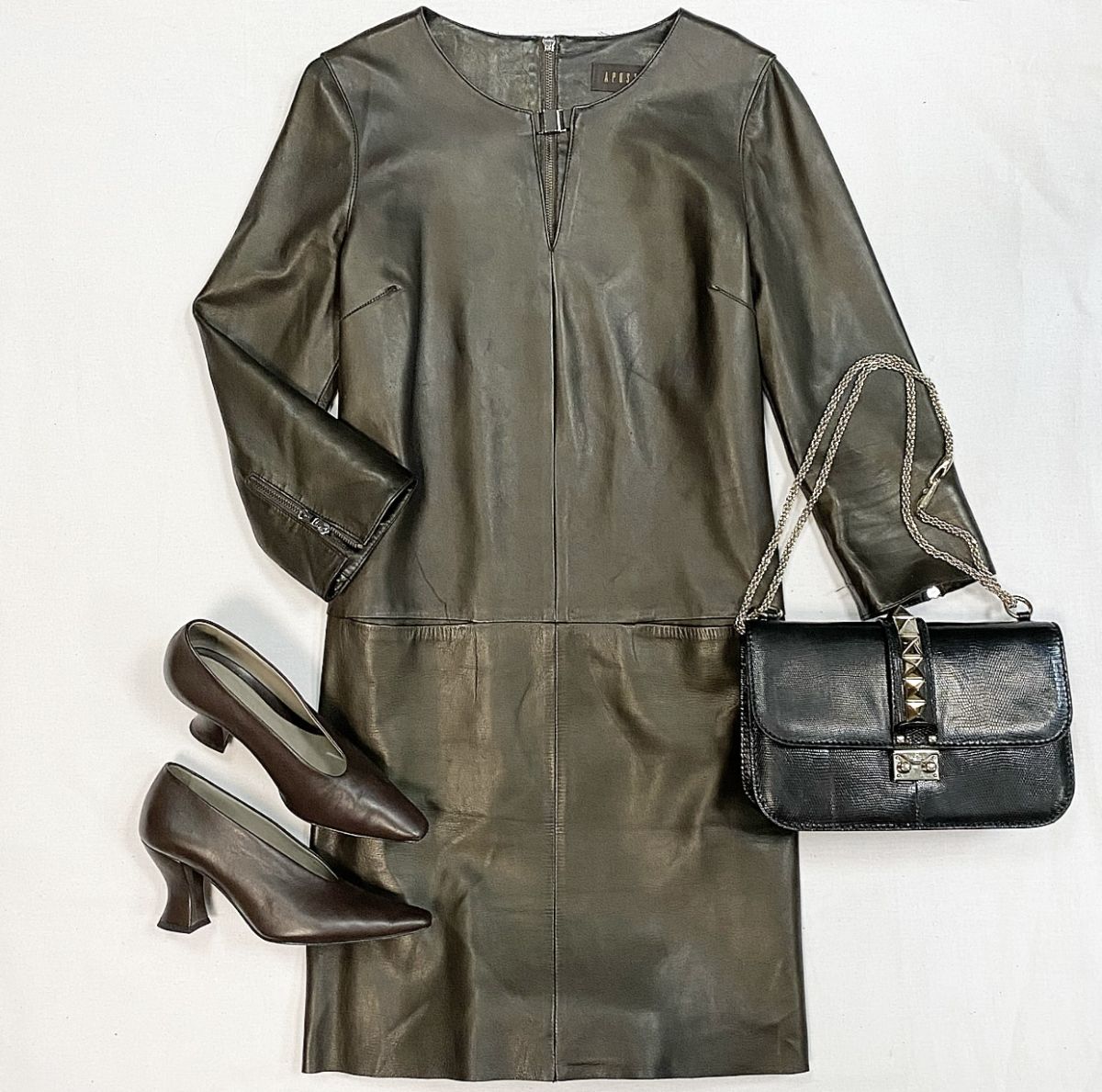 Платье / кожа / Apostrophe размер 40 цена 15 385 рубТуфли Bottega Veneta размер 37 цена 15 385 руб Сумка Valentino