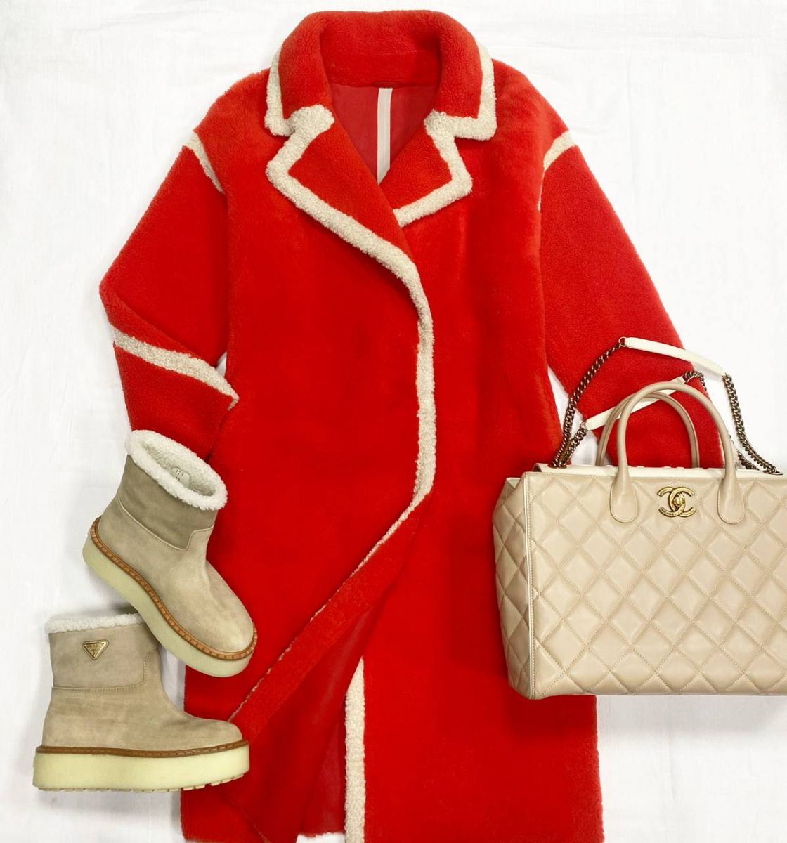 Дубленка Punto размер 40 цена 46 965 руб 
Ботинки / на меху / Prada размер 38 цена 93 930 руб 
Сумка Chanel