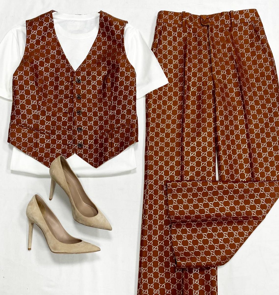 Костюм /люрекс/ Gucci размер 44 цена 125 240 рубТуфли Saint Laurent размер 41 цена 18 786 руб