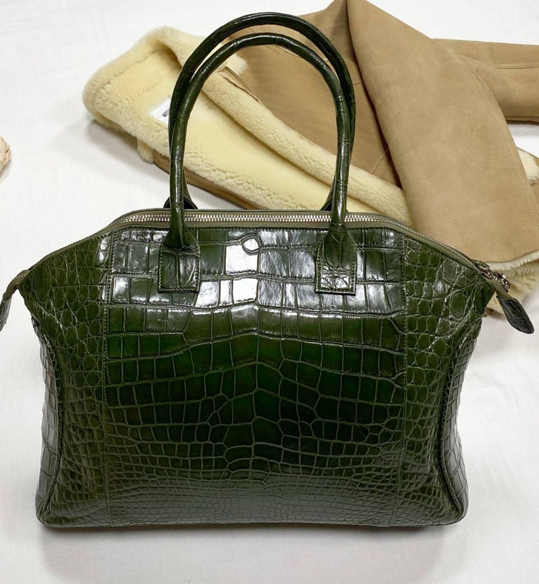 Сумка / крокодил / размер 35/30 цена 62 620 руб