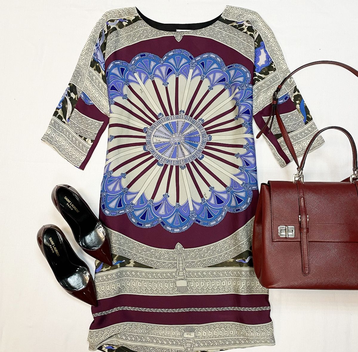 Платье / шелк / Emilio Pucci размер 34 цена 10 770 рубТуфли Saint Laurent размер 37 цена 23 078 руб Сумка Prada