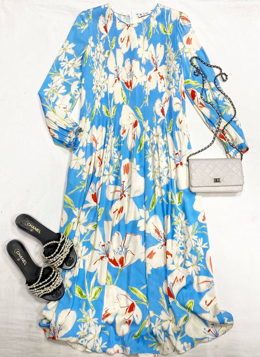 Платье размер 40 цена 125 240 руб
Сабо Chanel размер 40 цена 46 965 руб
Сумка Chanel