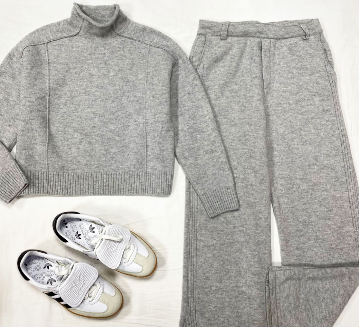 Костюм / кашемир / Notshy размер S цена 23 483 руб 
Кеды Adidas размер 40.5 цена 15 655 руб 