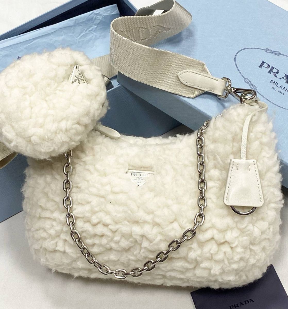 Сумка Prada размер 22/14 цена 93 930 руб