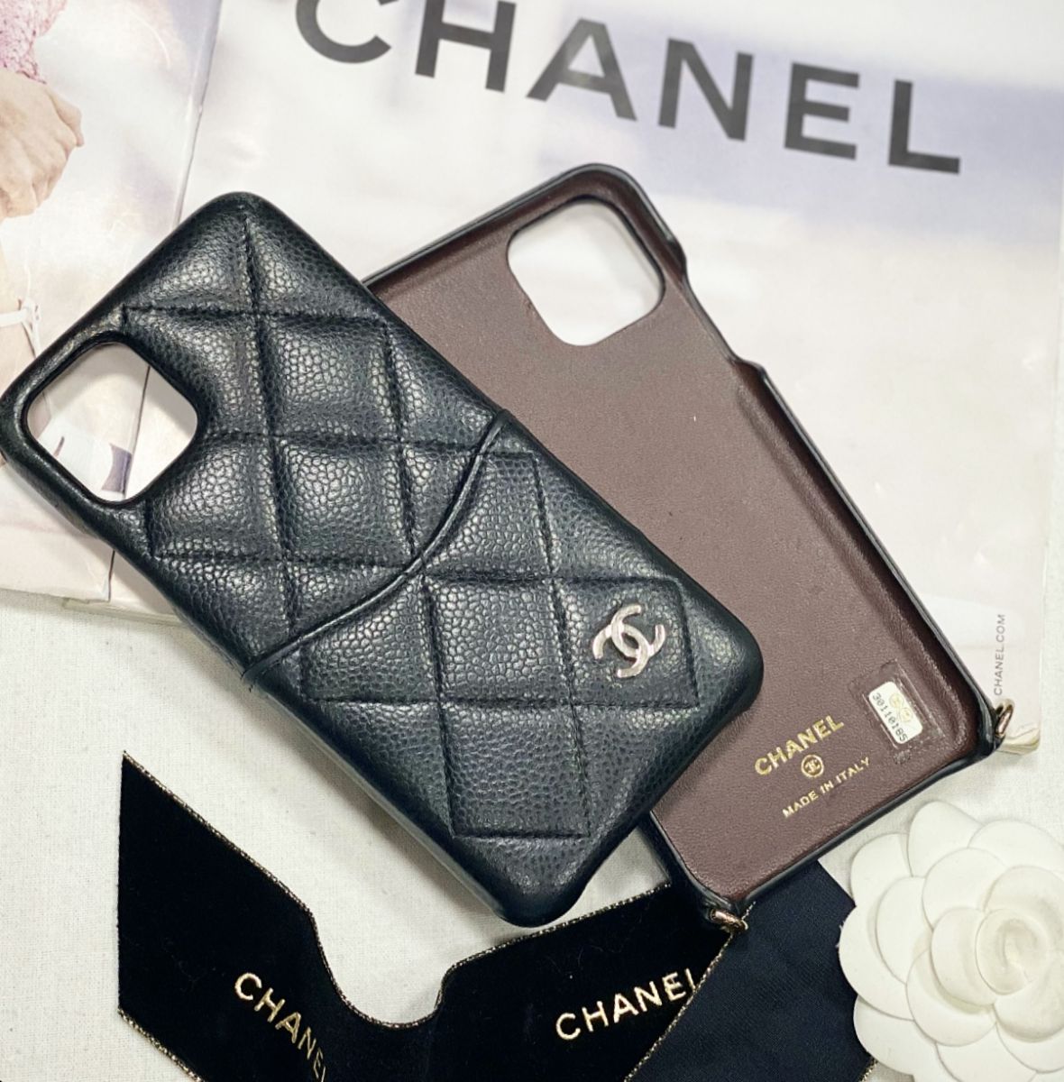 Чехлы для телефонов Chanel цена по 23 078 руб 
