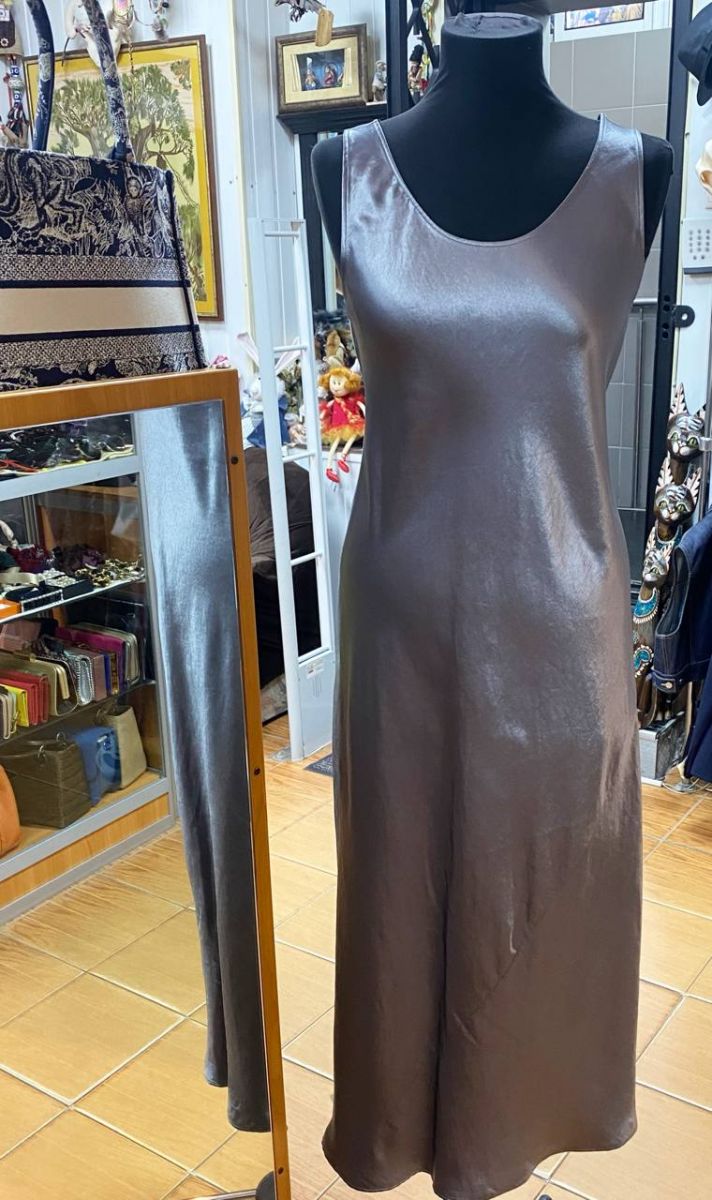 Платье Max Mara размер 44 цена по 10 959 руб
Платье Vince размер M цена 9 393 руб
Платье размер S цена 4 697 руб