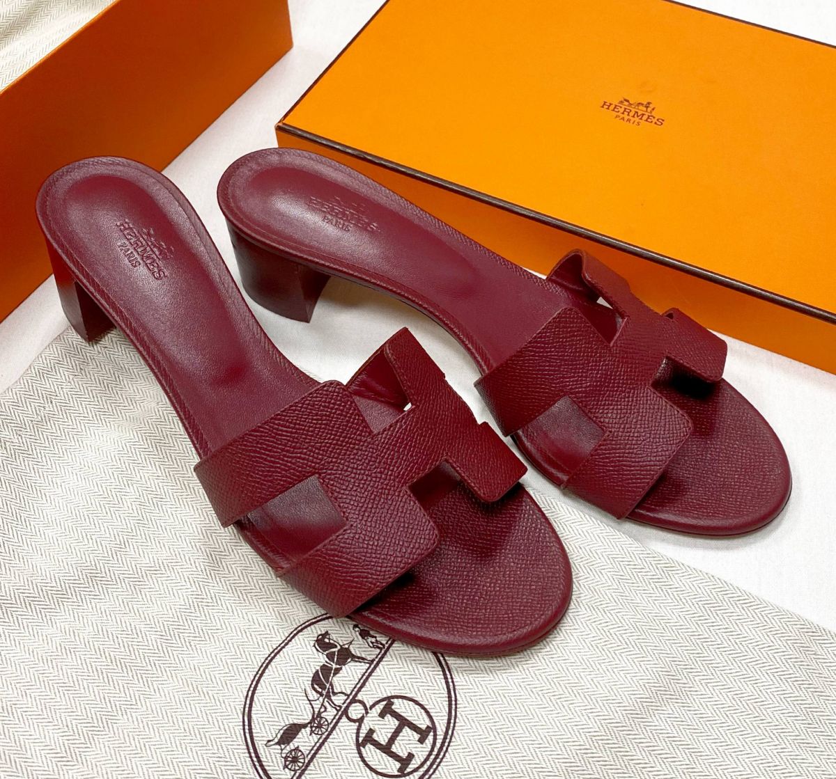 
Сабо Hermès размер 39.5 цена 93 930 руб 