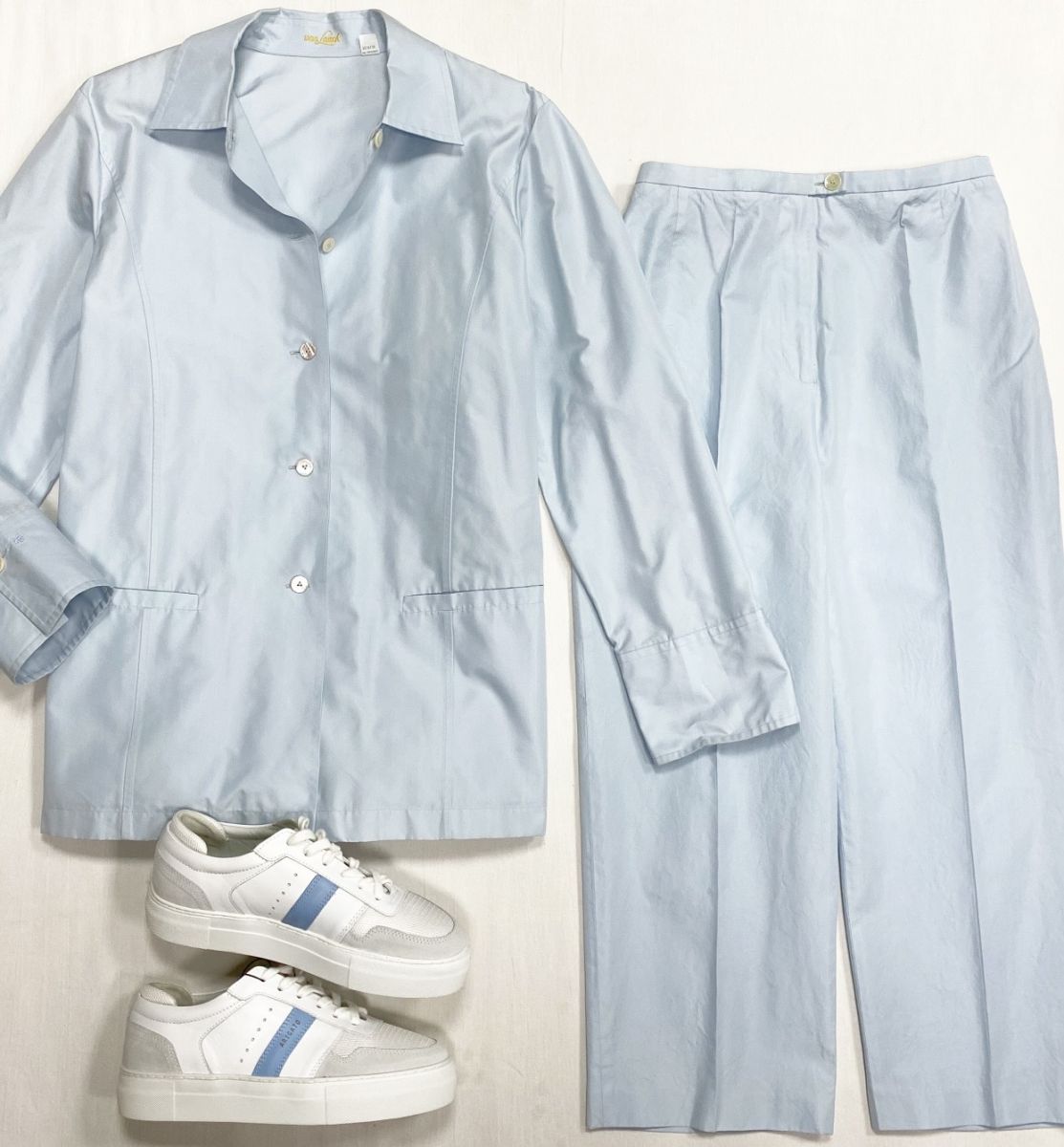 Костюм Van Laack размер 42 цена 10 959 руб 
Кеды Axel Arigato размер 39 цена 7 828 руб