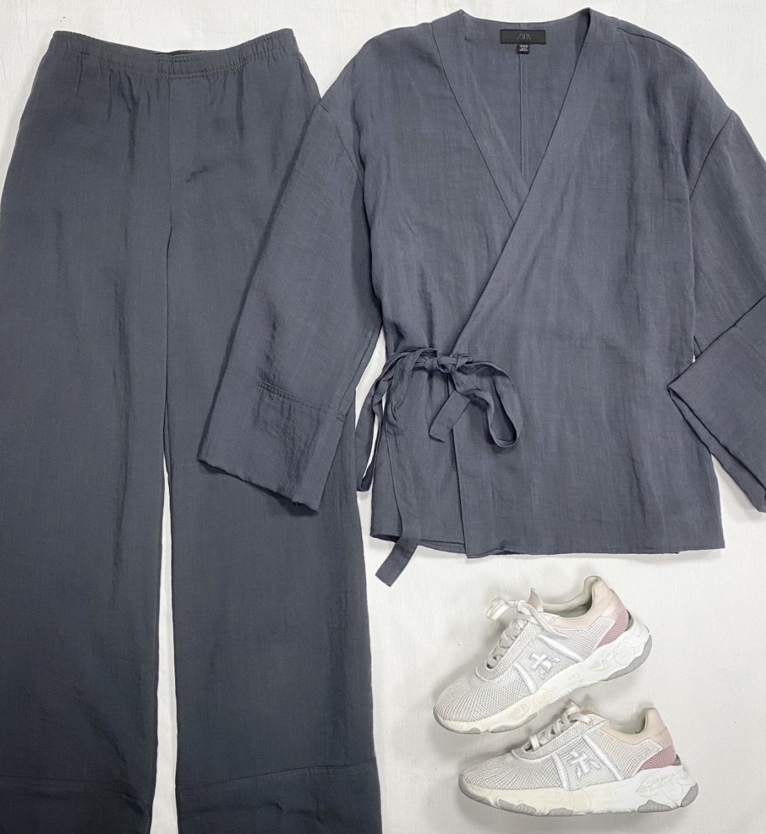 Костюм / лен / Zara размер M-L цена 10 959 руб 
Кроссовки Premiata размер 38 цена 18 786 руб