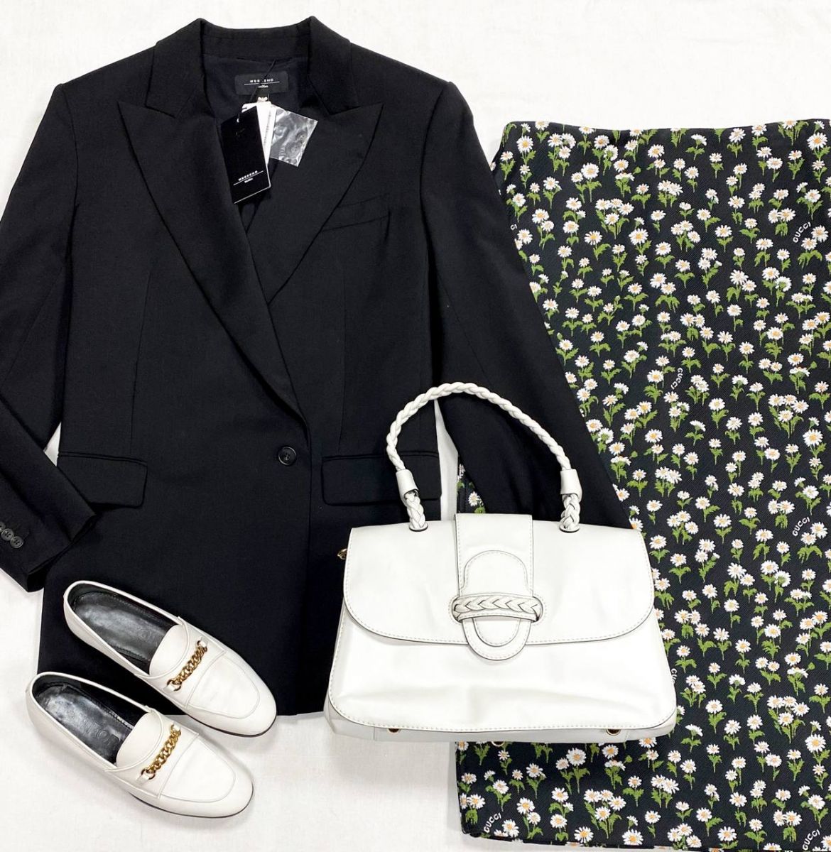 Юбка Gucci размер 42 цена 46 965 руб
Жакет Weekend/ Max Mara размер 50 цена 18 786 руб/ с биркой/
Лоферы Tom Ford размер 40 цена 15 655 руб
Сумка Valentino 