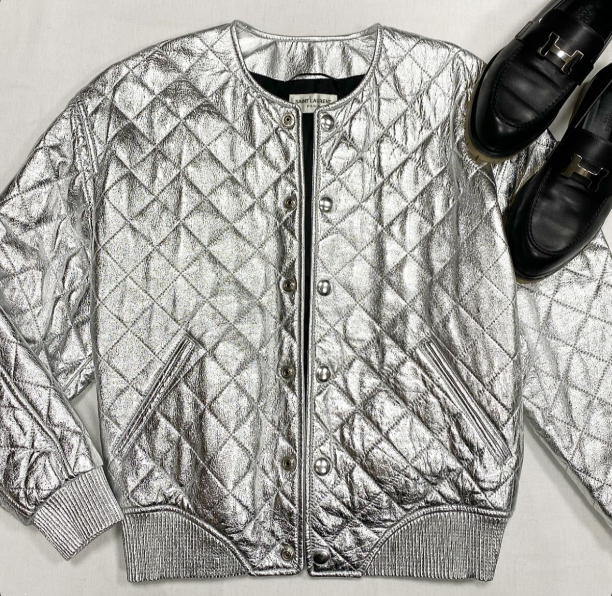 Куртка / кожа / Saint Laurent размер 36 цена 123 080 руб Лоферы Hermès размер 38 цена 92 310 руб