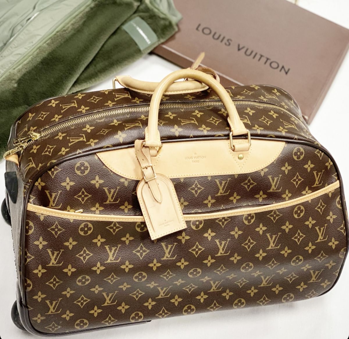
Чемодан Louis Vuitton размер 50/30 цена 107 695 руб 