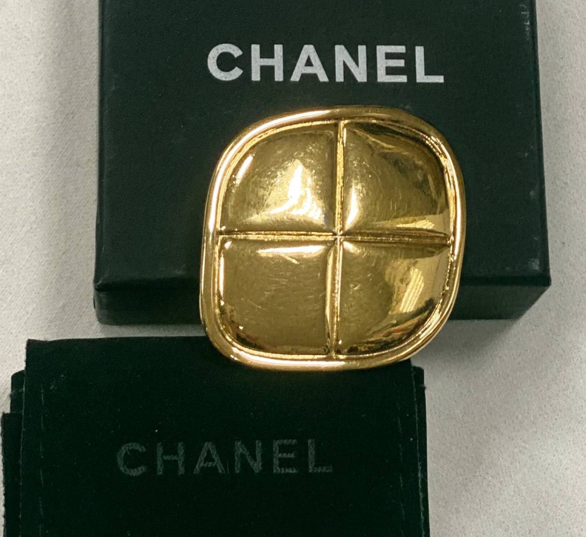 Брошка Chanel цена 70 448 руб